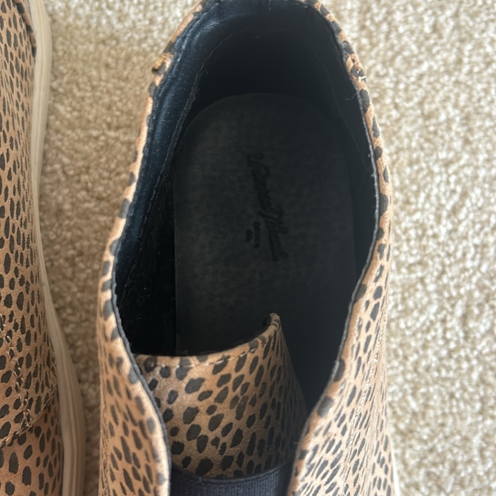 Universal Thread Sneakers - Picture 4 of 4